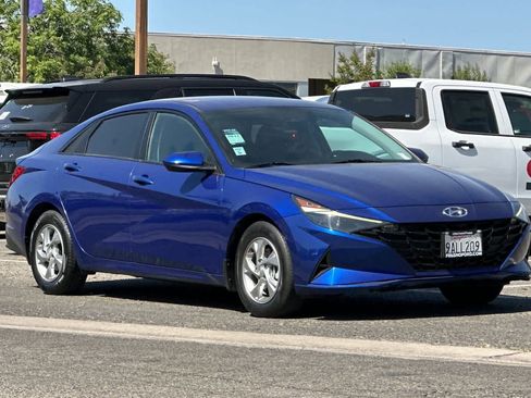 Used 2022 Hyundai Elantra SE FWD image 9