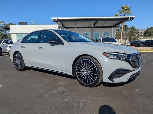 Used 2025 Mercedes-Benz E 350 4MATIC Sedan image 3