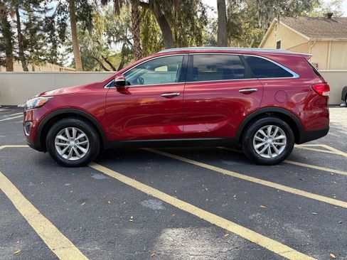 Used 2018 Kia Sorento LX Sport Utility 4D image 8