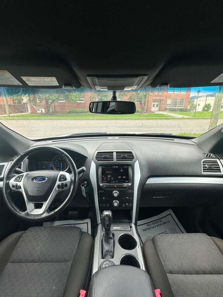 Used 2014 Ford Explorer XLT w/ Equipment Group 201A AWD/4WD image 25