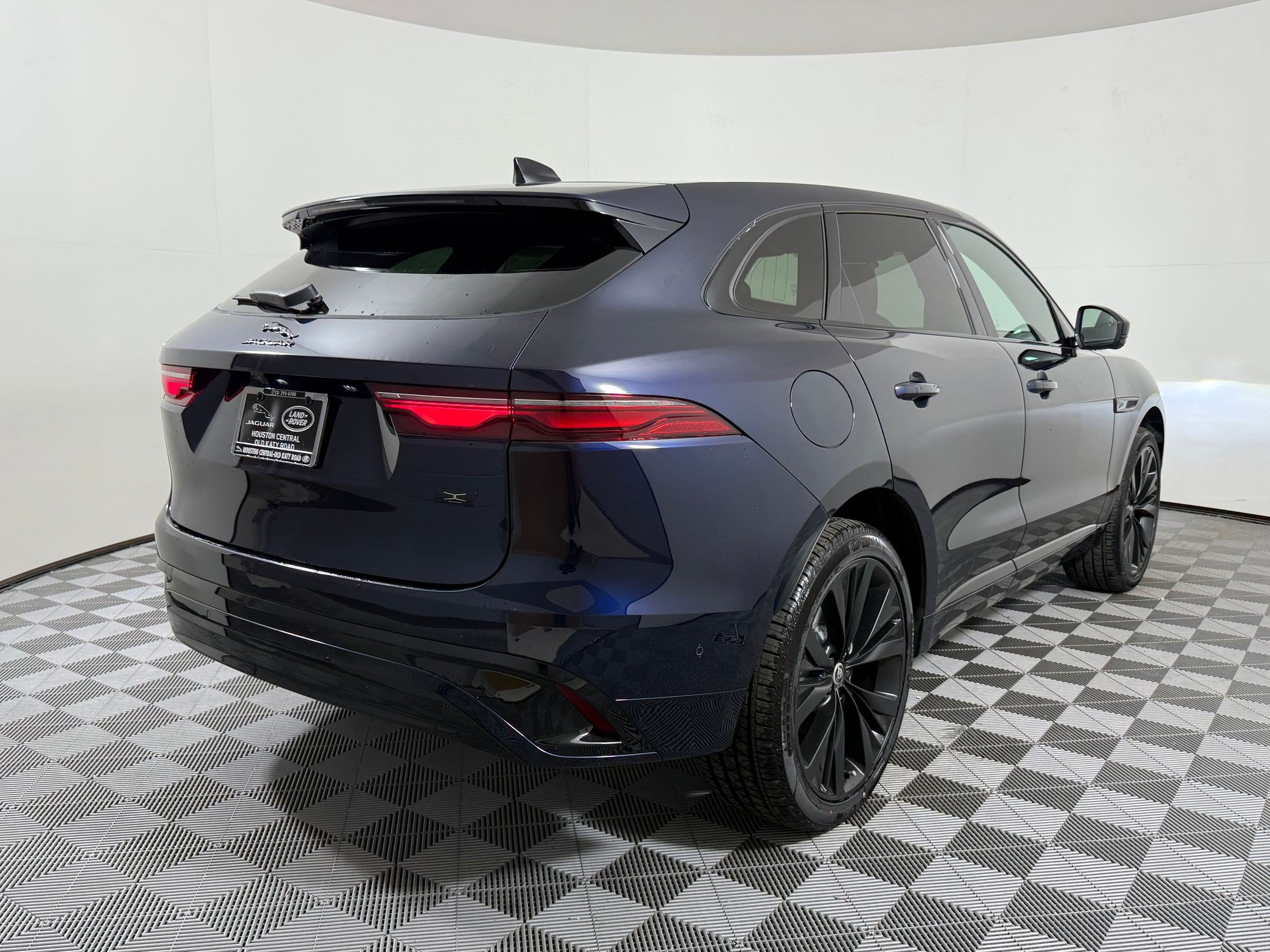 New 2026 Jaguar F-PACE R-Dynamic S AWD/4WD image 10