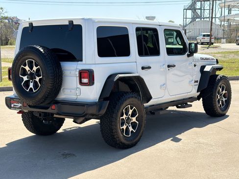 Used 2022 Jeep Wrangler Unlimited Rubicon w/ Cold Weather Group AWD/4WD image 9