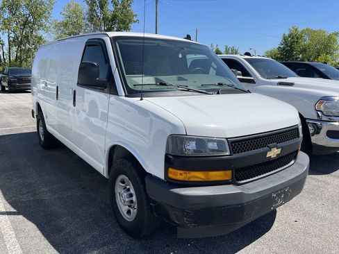 Used 2019 Chevrolet Express 3500 w/ Driver Convenience Package RWD image 12