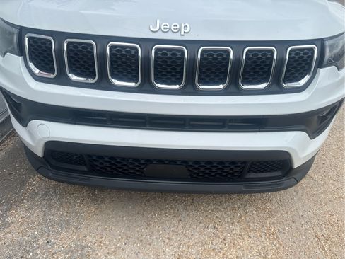 Used 2024 Jeep Compass Latitude AWD/4WD image 9