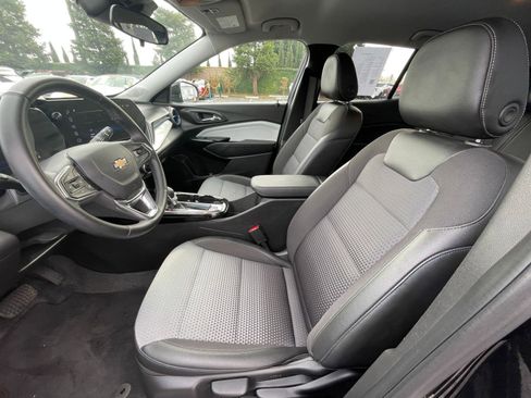 Used 2025 Chevrolet Trax LT image 22