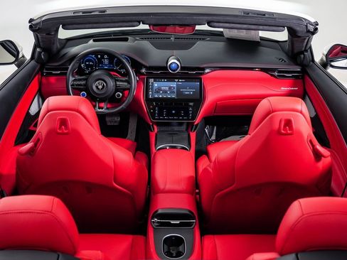 Used 2024 Maserati GranCabrio Trofeo image 18