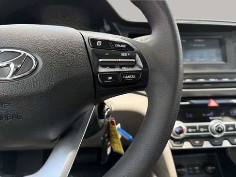 Used 2020 Hyundai Elantra SE FWD image 26