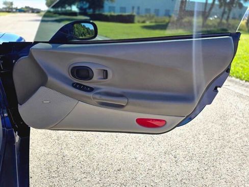 Used 2004 Chevrolet Corvette Coupe w/ Preferred Equipment Group image 25