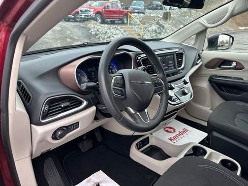 Used 2022 Chrysler Voyager LX image 20