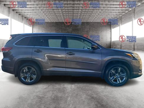 Used 2017 Toyota Highlander Limited Platinum image 4
