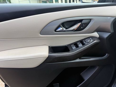 Used 2023 Chevrolet Traverse LS w/ Safety Package FWD image 13