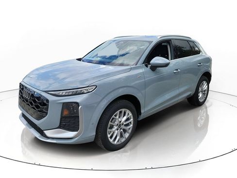 New 2026 Audi Q3 quattro 2.0T AWD/4WD image 2