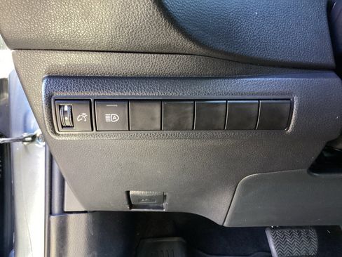 Used 2022 Toyota Corolla LE image 25