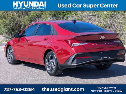 Certified 2025 Hyundai Elantra Sport FWD image 3