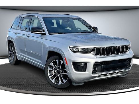 Certified 2024 Jeep Grand Cherokee Overland w/ Luxury Tech Group IV image 13