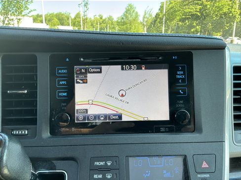 Used 2015 Toyota Sienna XLE w/ XLE Navigation Package FWD image 24
