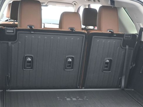 New 2026 Nissan Pathfinder Platinum image 23