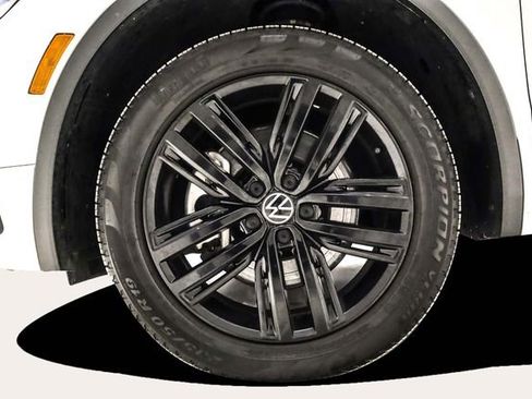 Used 2022 Volkswagen Tiguan SE R-Line image 9