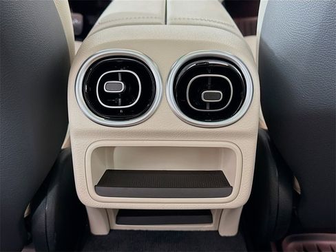 Used 2025 Mercedes-Benz C 300 4MATIC Sedan image 26