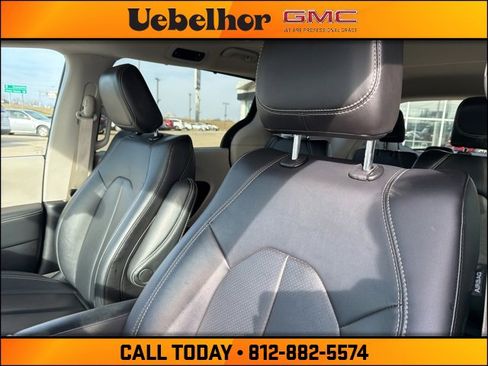 Used 2024 Chrysler Pacifica Touring-L image 24