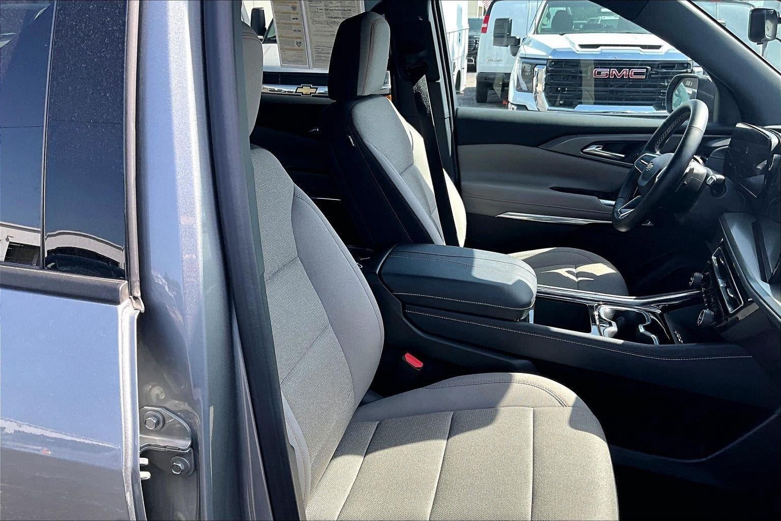 Used 2026 Chevrolet Traverse LT w/ Driver Confidence Package AWD/4WD image 7
