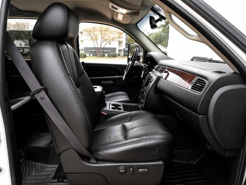 Used 2010 GMC Sierra 3500 SLT w/ SLT Convenience Package image 33