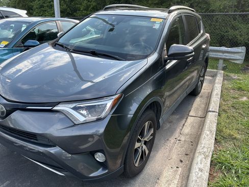Used 2018 Toyota RAV4 XLE FWD image 3