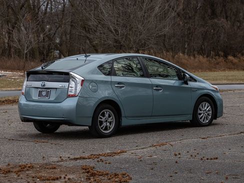 Used 2013 Toyota Prius Plug-In Hybrid image 4