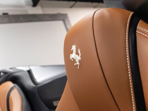 Used 2021 Ferrari 812 GTS image 10