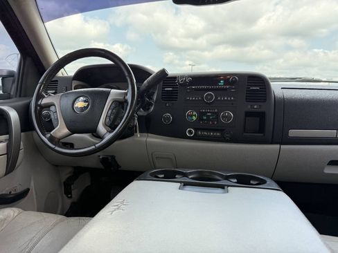 Used 2011 Chevrolet Silverado 2500 LT w/ Interior Plus Package AWD/4WD image 15