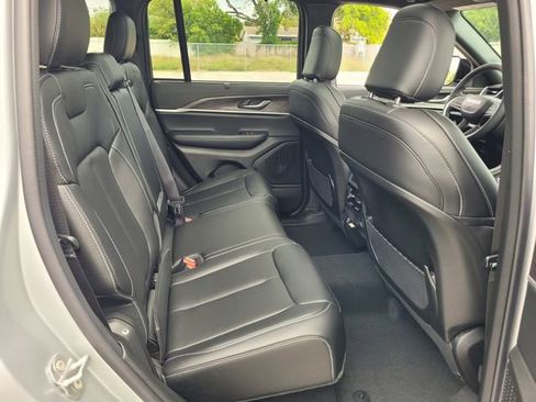 New 2025 Jeep Grand Cherokee Limited w/ Luxury Tech Group II RWD image 16