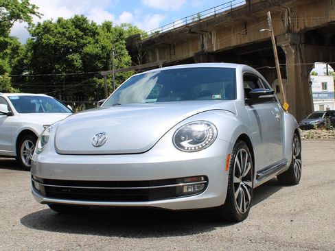 Used 2012 Volkswagen Beetle 2.0T FWD image 4