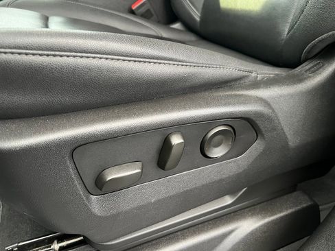 Used 2023 Chevrolet Suburban LT image 28