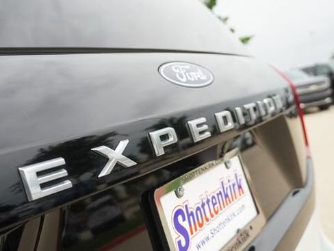 Used 2025 Ford Expedition Active AWD/4WD image 12