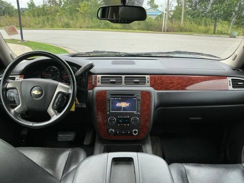 Used 2014 Chevrolet Suburban LTZ AWD/4WD image 22