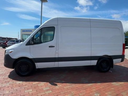 Used 2025 Mercedes-Benz Sprinter 2500 image 7
