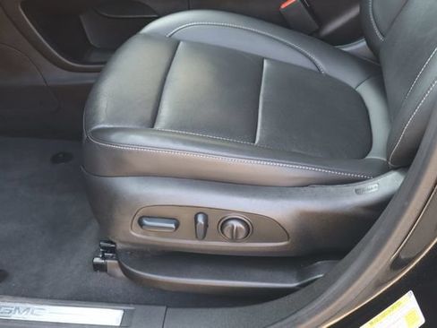 Used 2023 GMC Acadia SLT w/ Technology Package AWD/4WD image 16