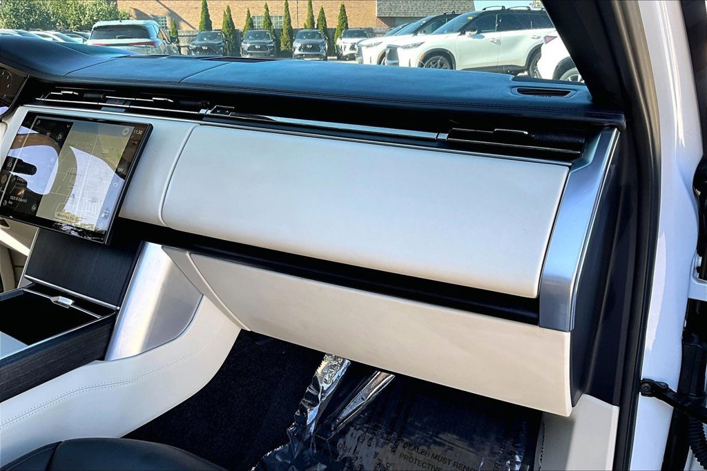 Used 2024 Land Rover Range Rover Long Wheelbase Autobiography AWD/4WD image 27