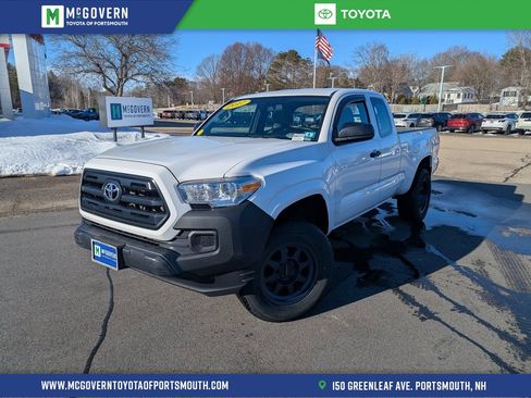 Used 2017 Toyota Tacoma SR image 1