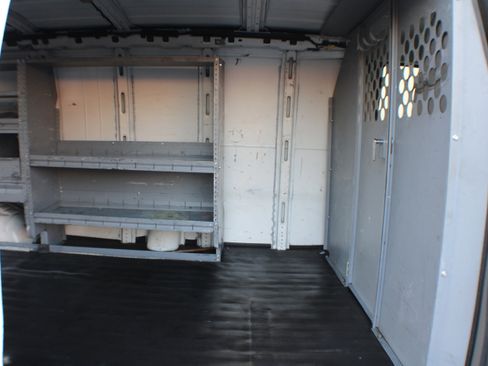 Used 2017 Chevrolet Express 3500 Extended image 25