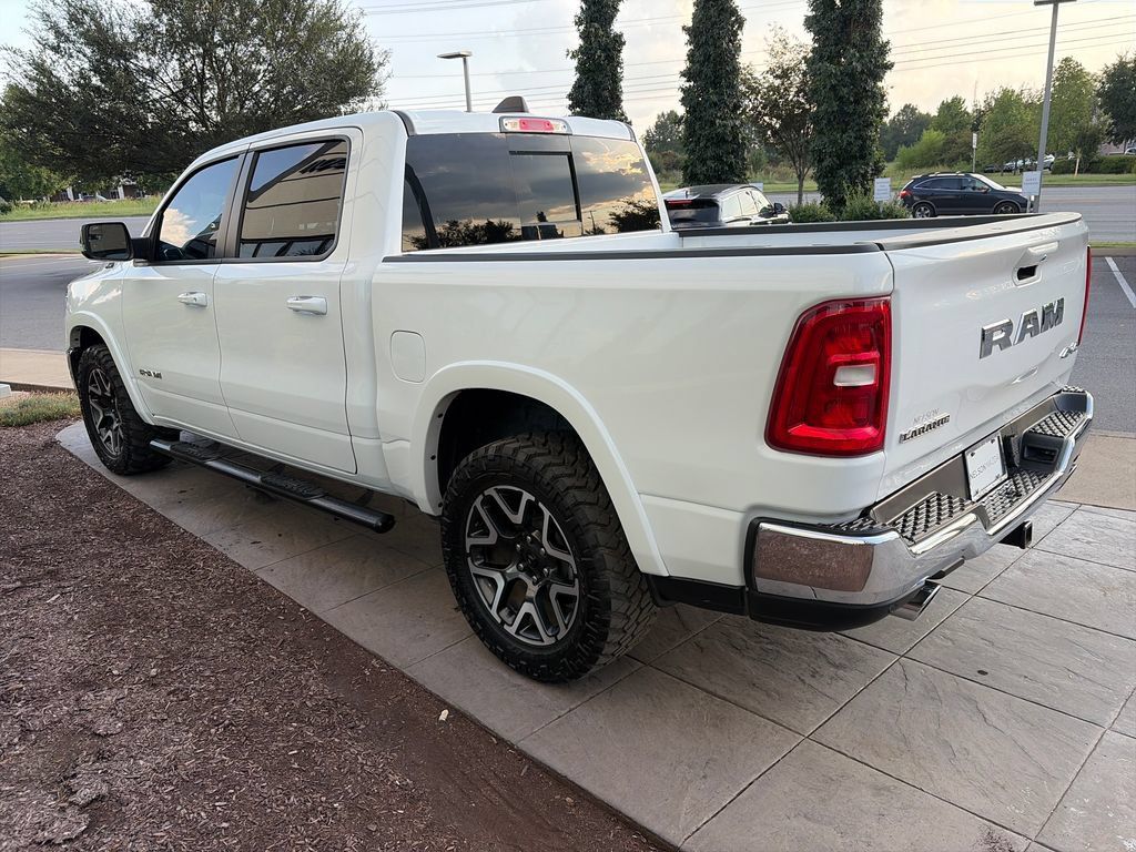 Used 2025 RAM 1500 Laramie AWD/4WD image 7