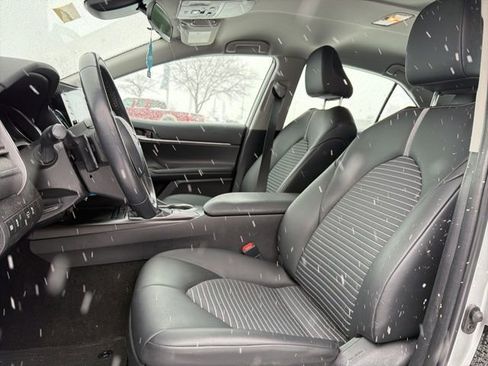 Used 2023 Toyota Camry SE image 18