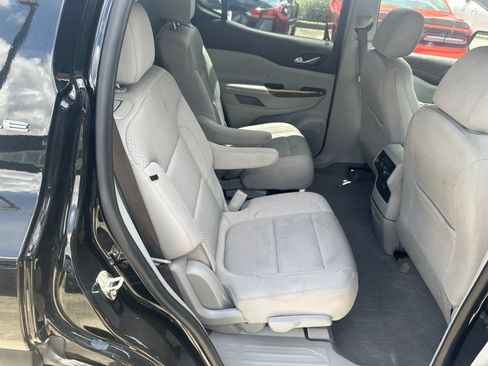Used 2022 GMC Acadia SLE FWD image 30