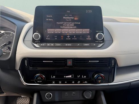 Used 2022 Nissan Rogue SV FWD image 18