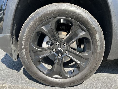 Used 2025 Chevrolet Equinox LT w/ Convenience Package II FWD image 12
