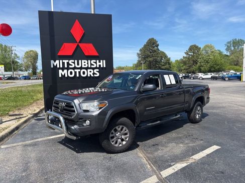Used 2019 Toyota Tacoma SR5 RWD image 2