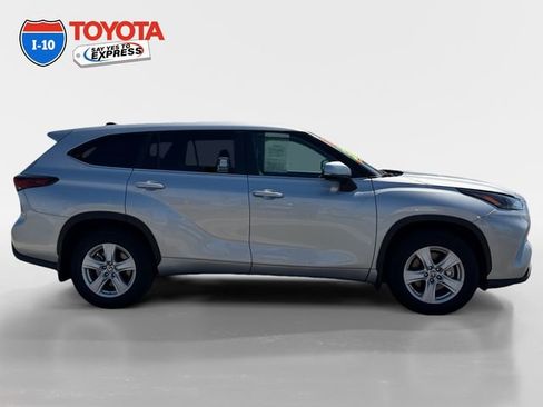 Certified 2024 Toyota Highlander LE AWD/4WD image 6