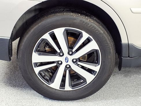 Used 2019 Subaru Outback 2.5i Limited AWD/4WD image 4