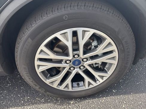 Used 2022 Ford Escape SEL image 9