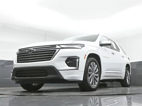 Used 2022 Chevrolet Traverse Premier w/ LPO, Floor Liner Package FWD image 30